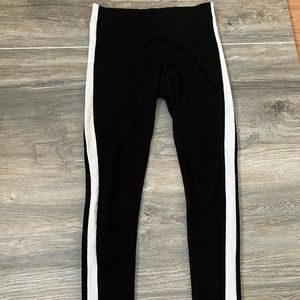 Black Leggings With 1 White Stripe